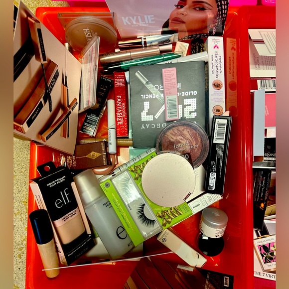 Makeup Mystery Bundle - Picture 15 of 15